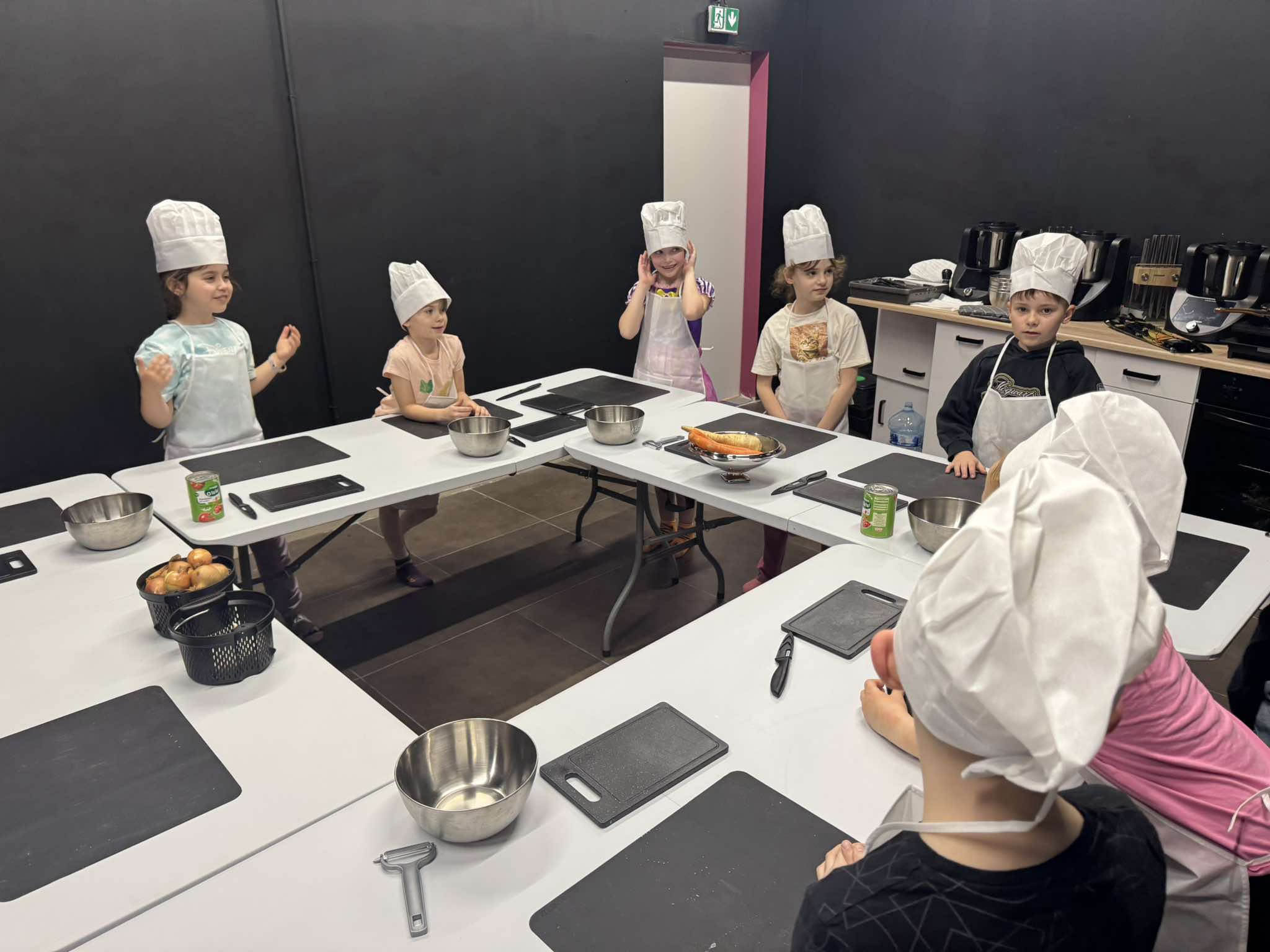 Stanowiska kuchenne w pracowni Kulinarny Fun – sprzęt Philipiak Milano